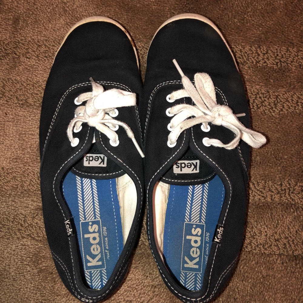 Keds • Women’s size 8 black canvas keds
